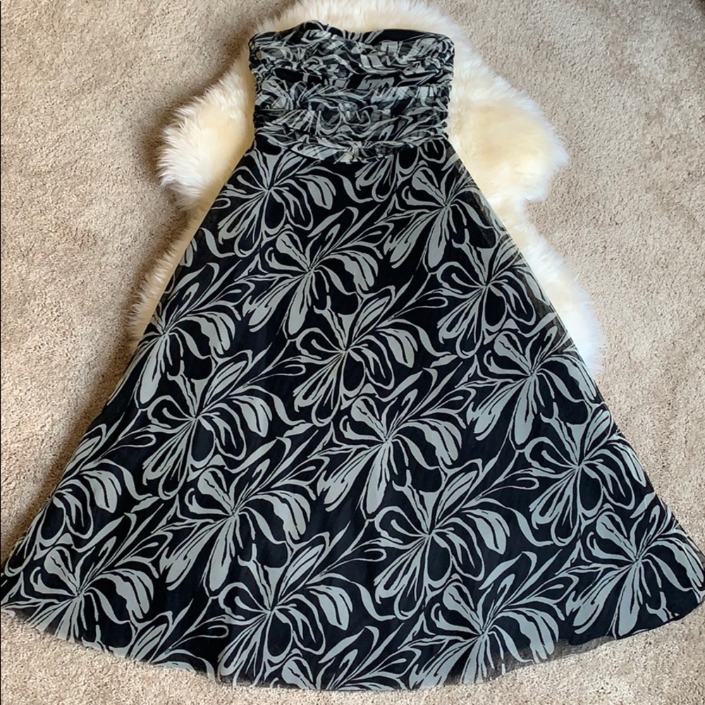 BCBG gorgeous large flower blk/wht/fry